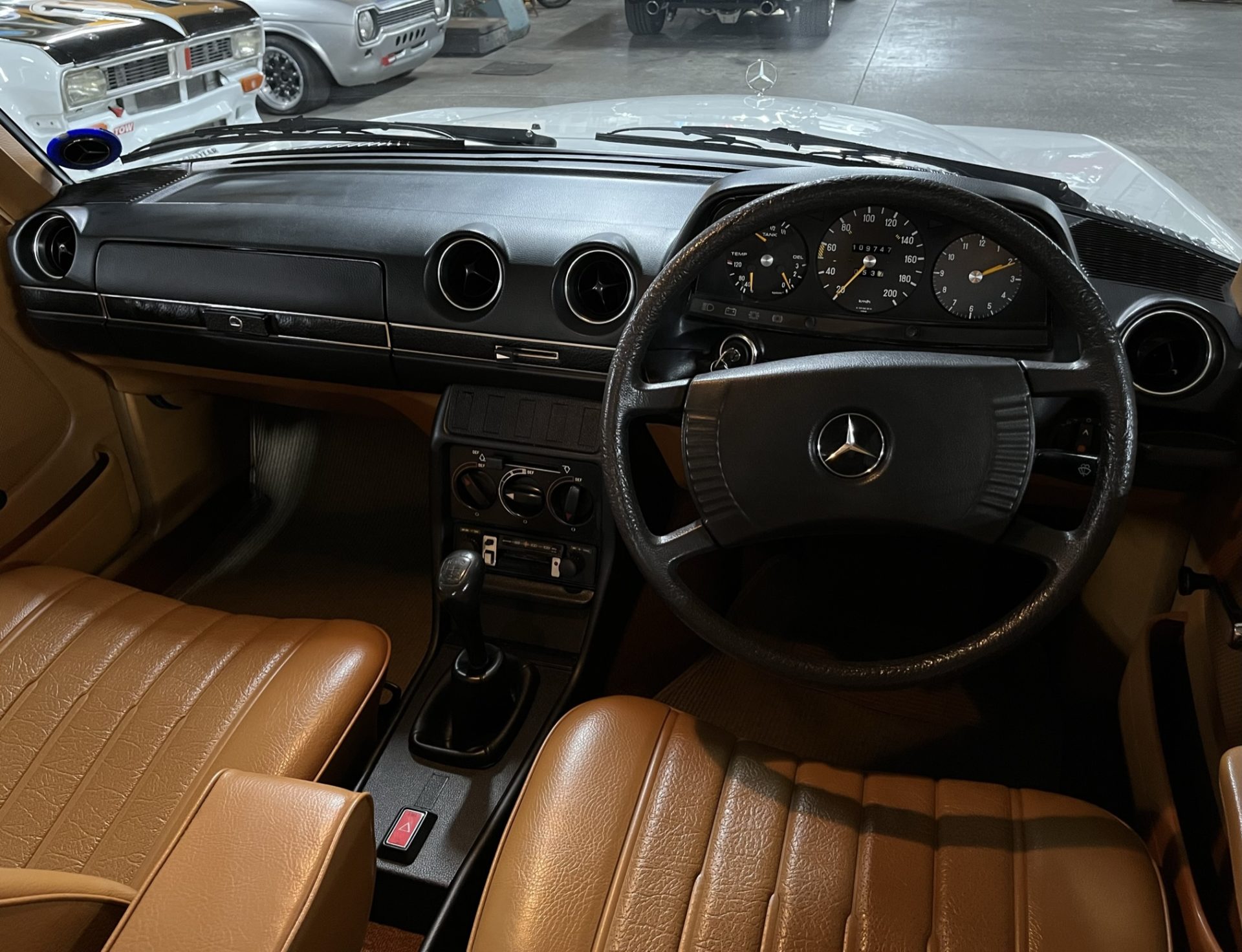1977 Mercedes Benz W123 230