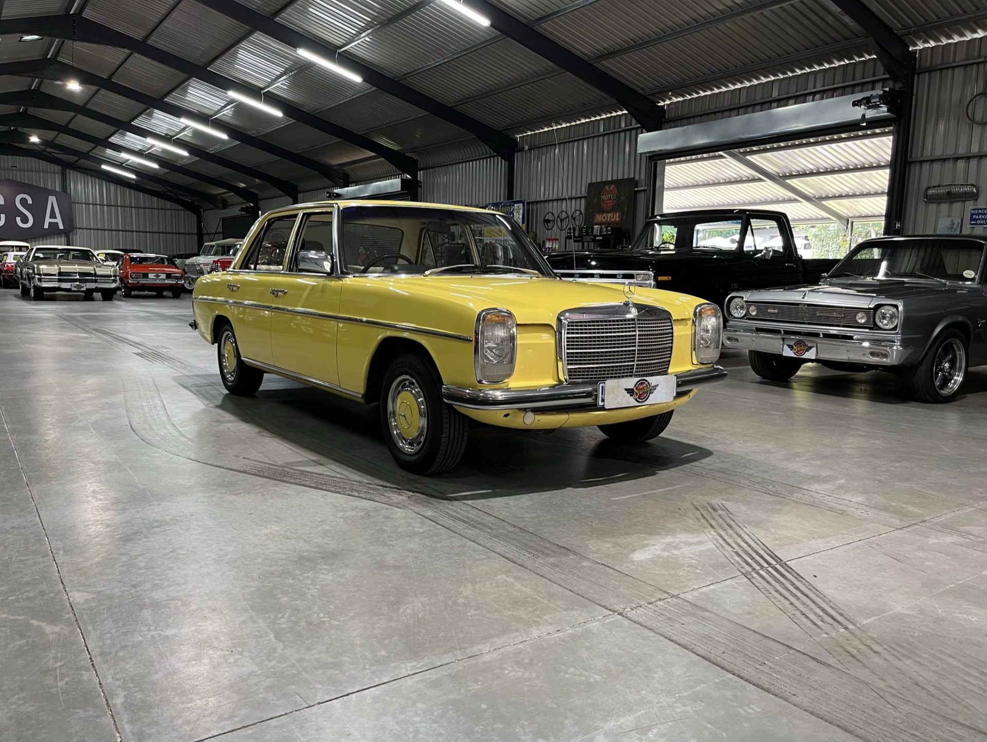 1975 Mercedes Benz 230.6 W114