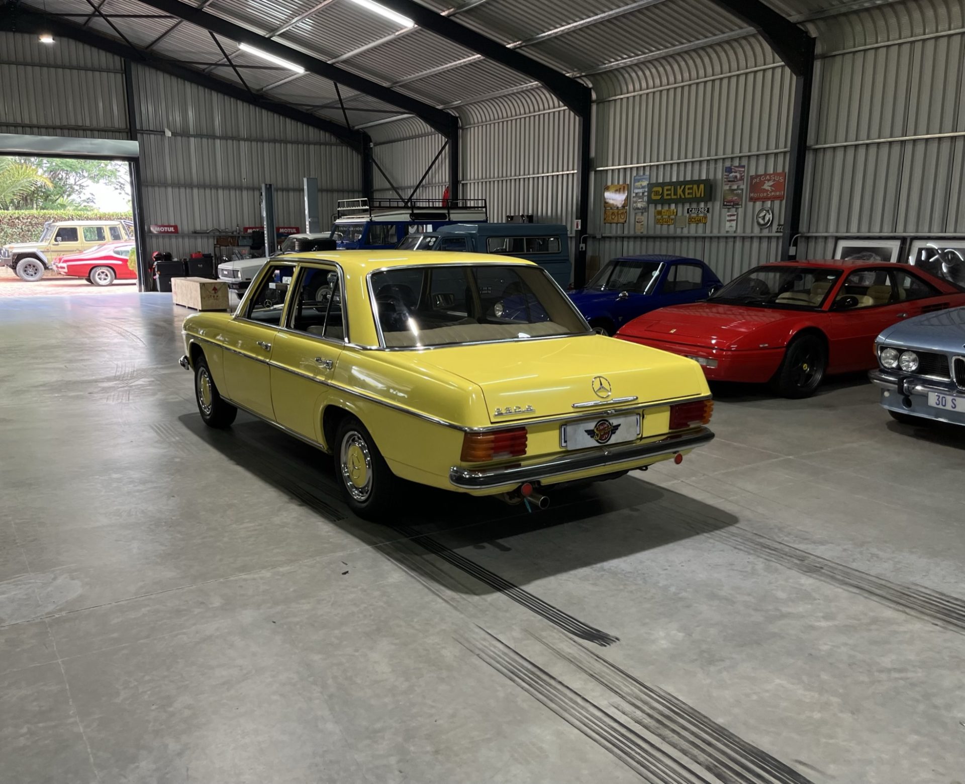 1975 Mercedes Benz 230.6 W114