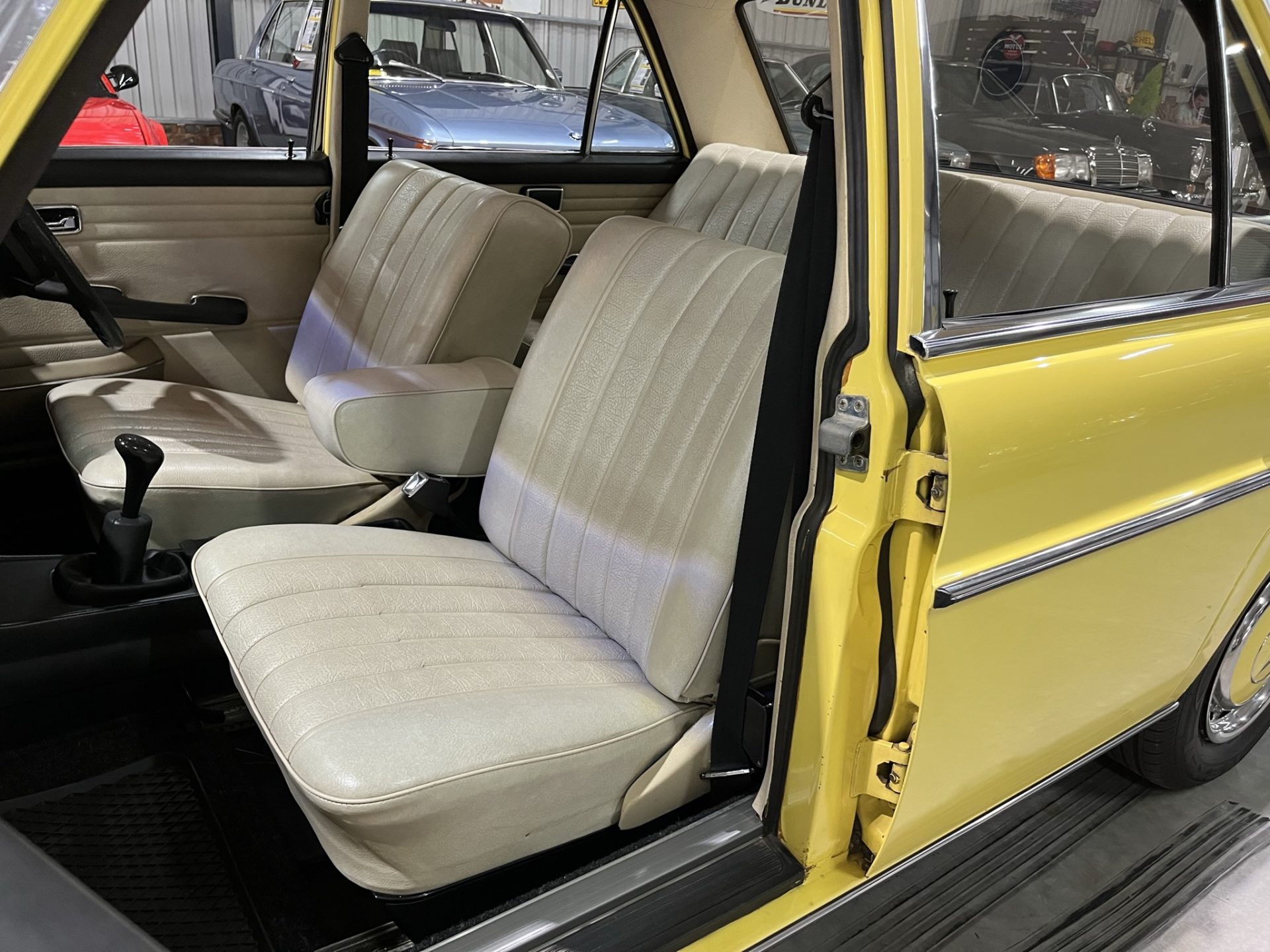 1975 Mercedes Benz 230.6 W114