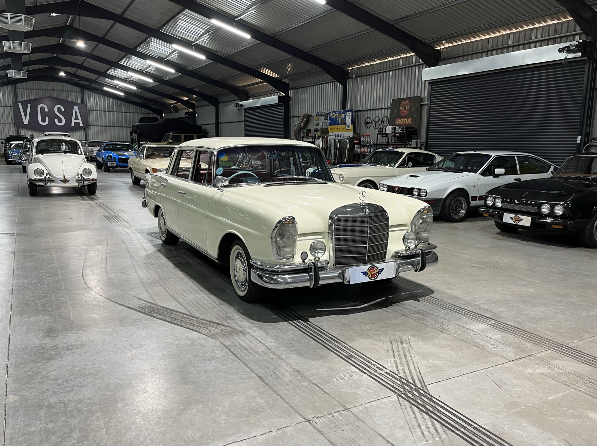 1966 Mercedes Benz 230S Automatic Fintail (W111)