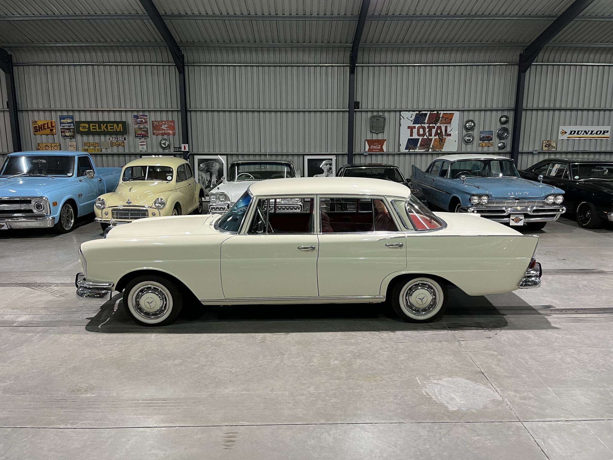 1966 Mercedes Benz 230S Automatic Fintail (W111)