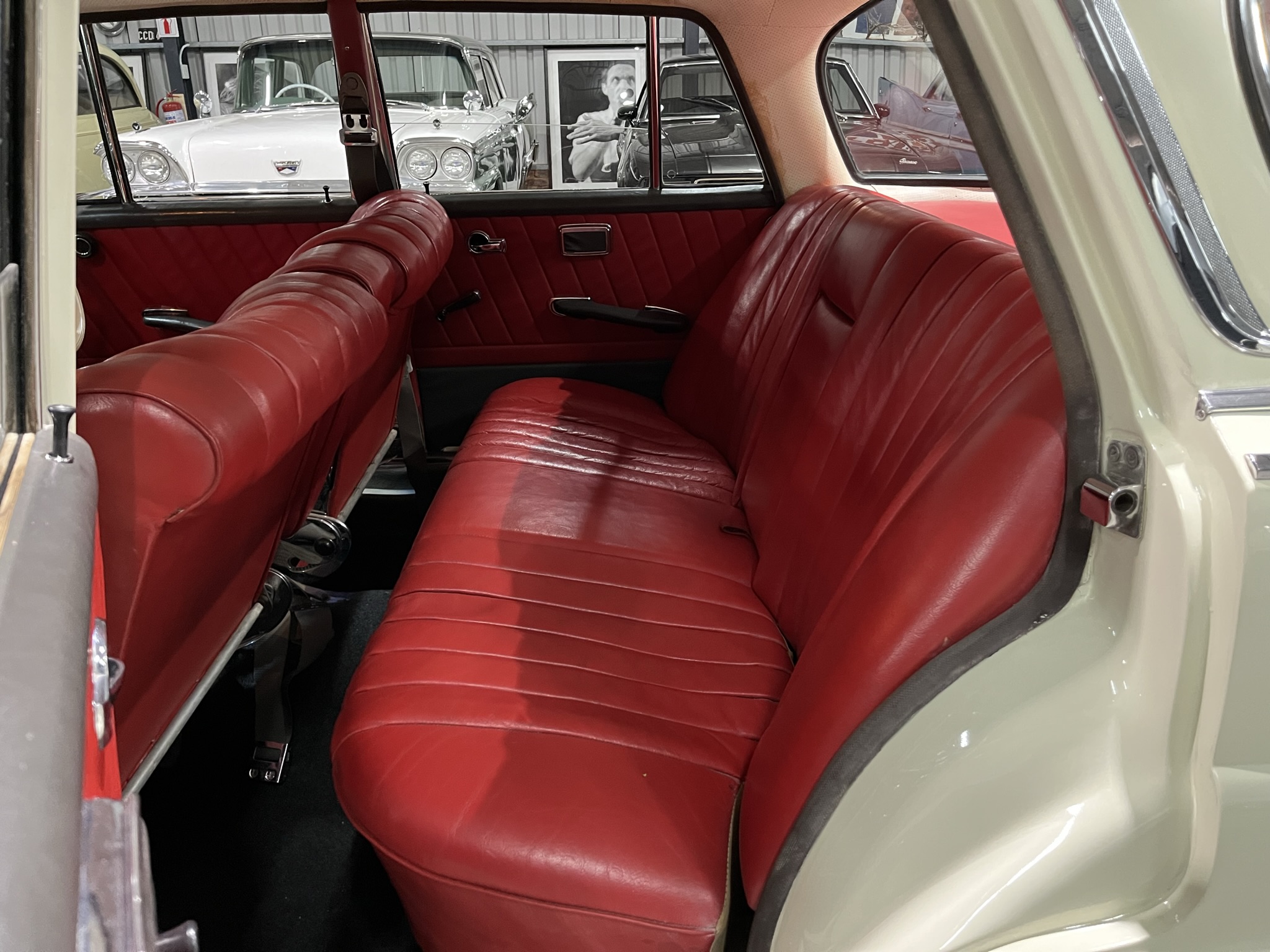 1966 Mercedes Benz 230S Automatic Fintail (W111)