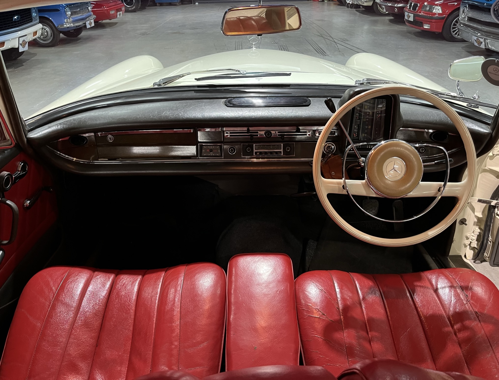 1966 Mercedes Benz 230S Automatic Fintail (W111)