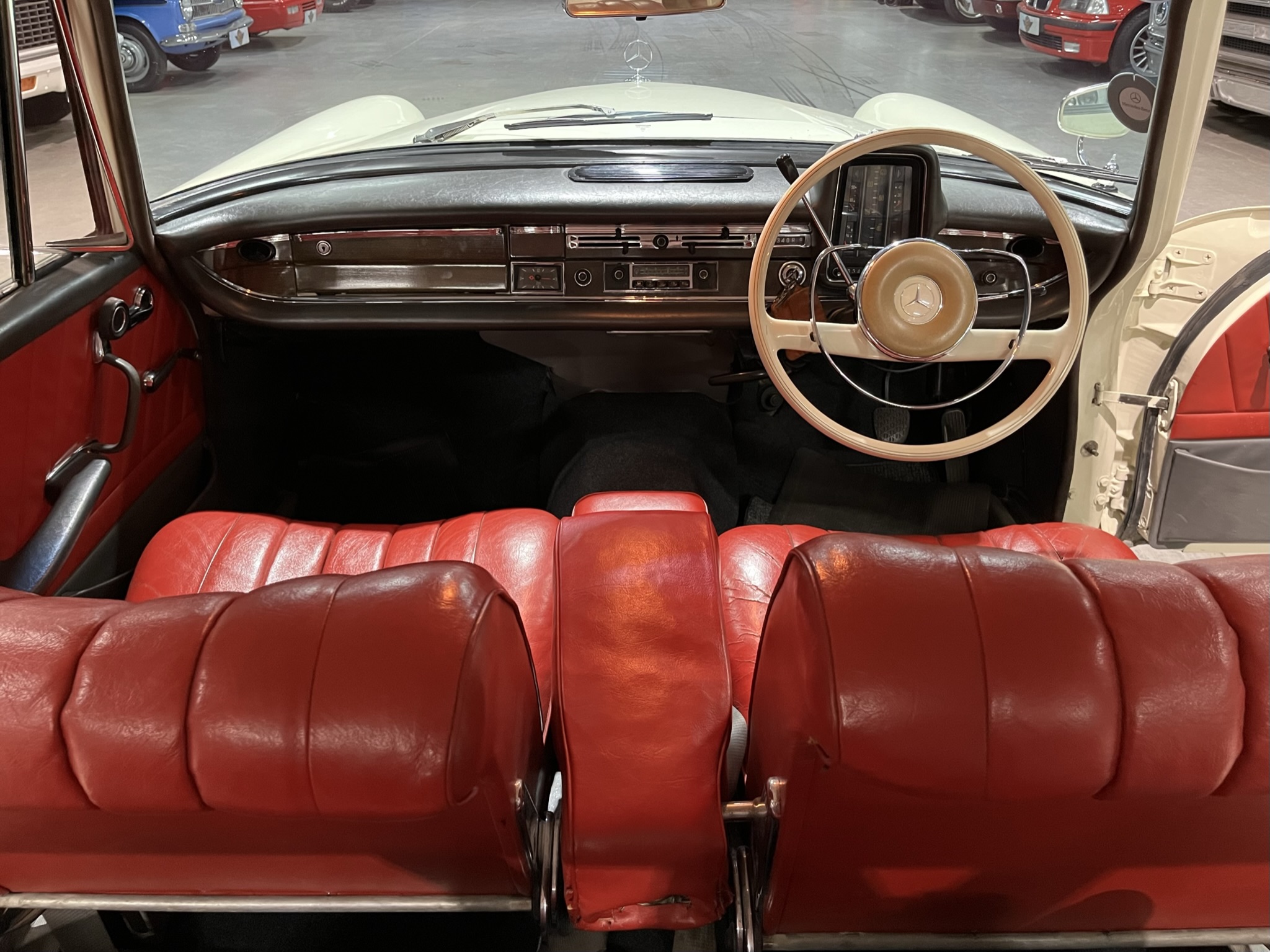 1966 Mercedes Benz 230S Automatic Fintail (W111)