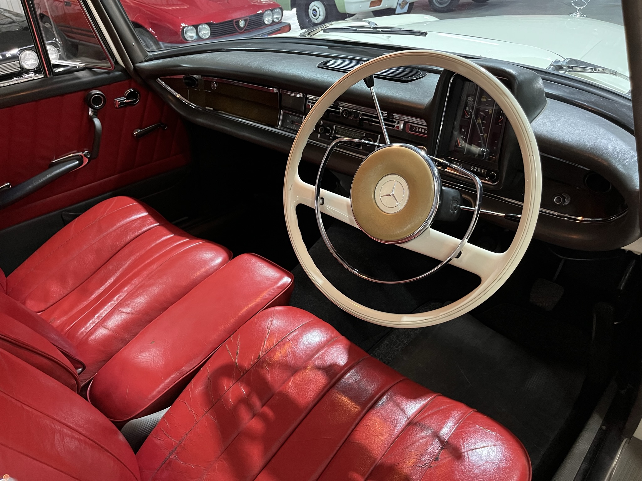 1966 Mercedes Benz 230S Automatic Fintail (W111)