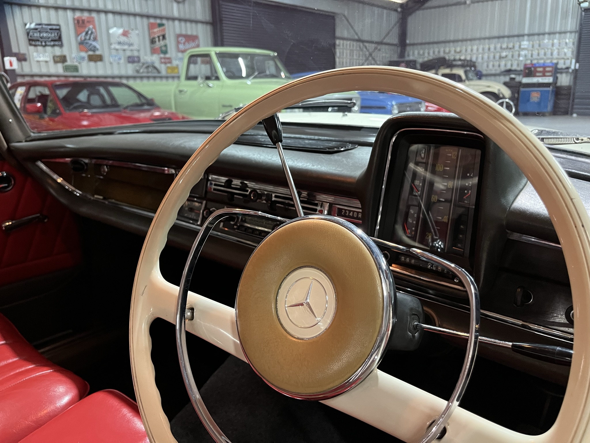 1966 Mercedes Benz 230S Automatic Fintail (W111)