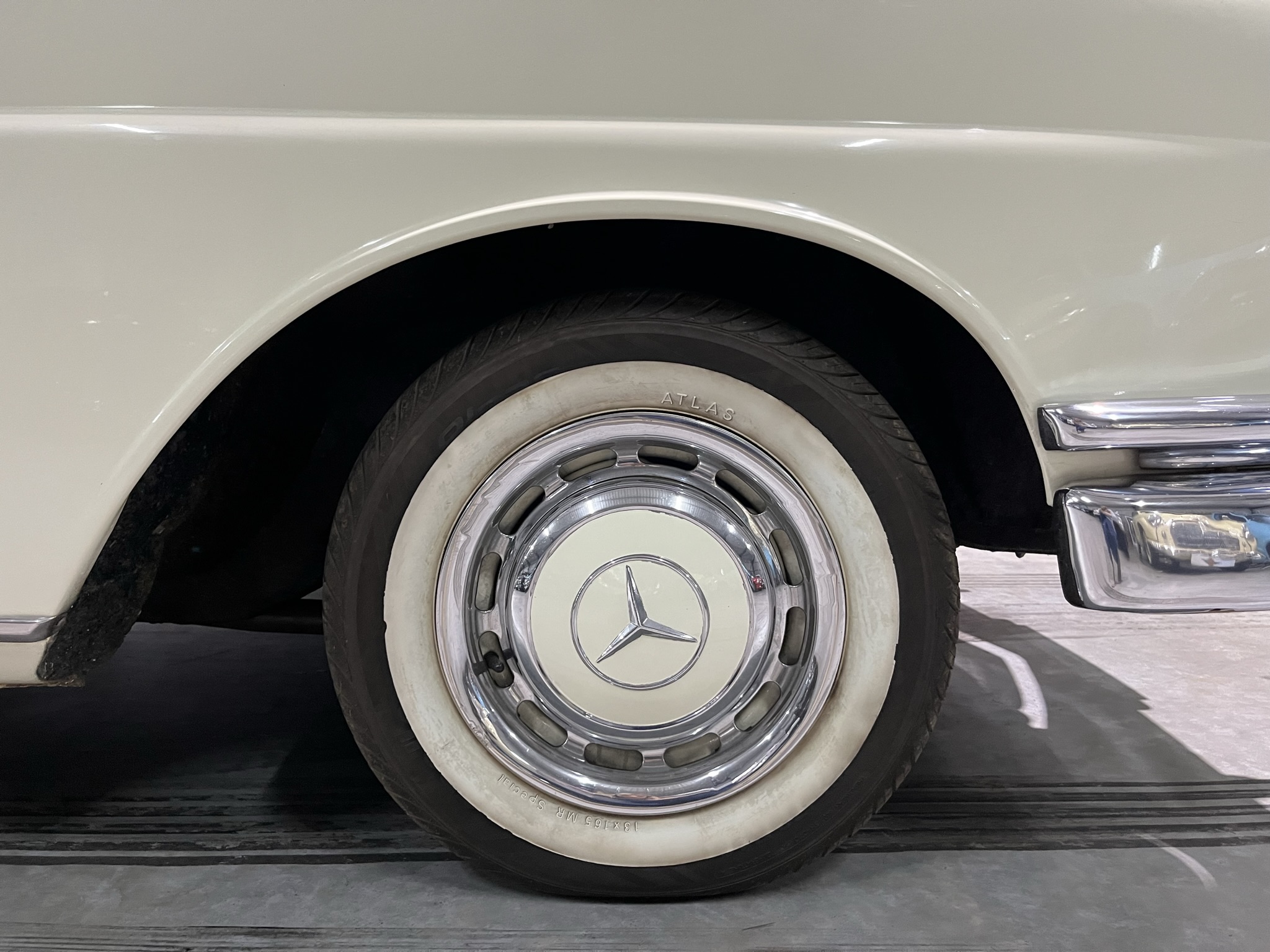 1966 Mercedes Benz 230S Automatic Fintail (W111)