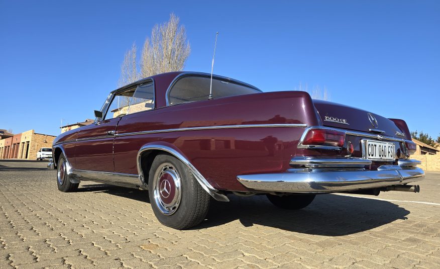 1963 Mercedes-Benz 300SE Coupe