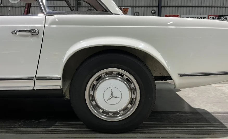 1971 Mercedes Benz Pagoda 280SL Manual (RHD)