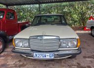 1982 Mercedes-Benz (W123) 230E