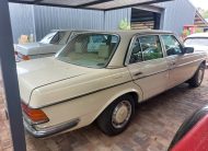 1982 Mercedes-Benz (W123) 230E