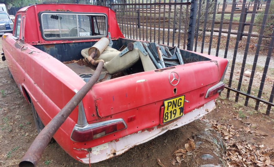 Mercedes-Benz Fintail Pickup project