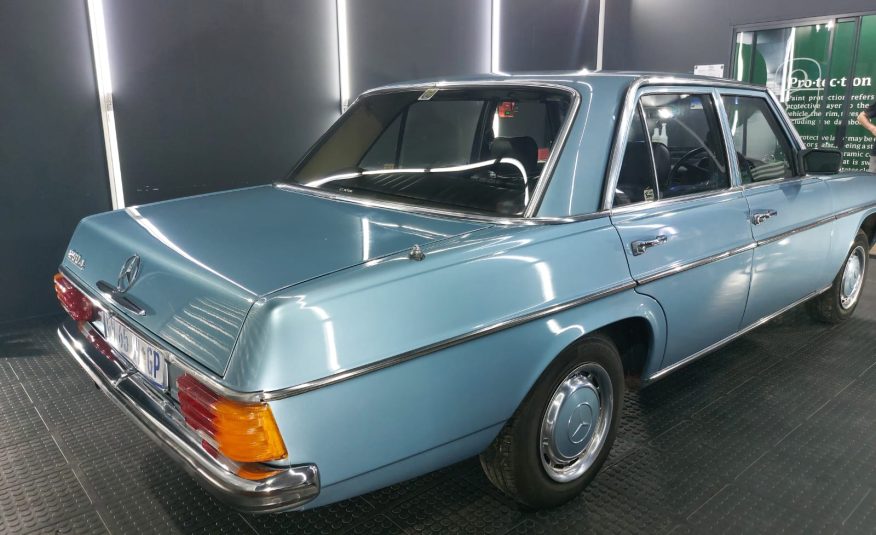 1976 Mercedes-Benz (W115) 230.4