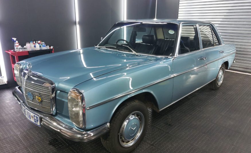 1976 Mercedes-Benz (W115) 230.4