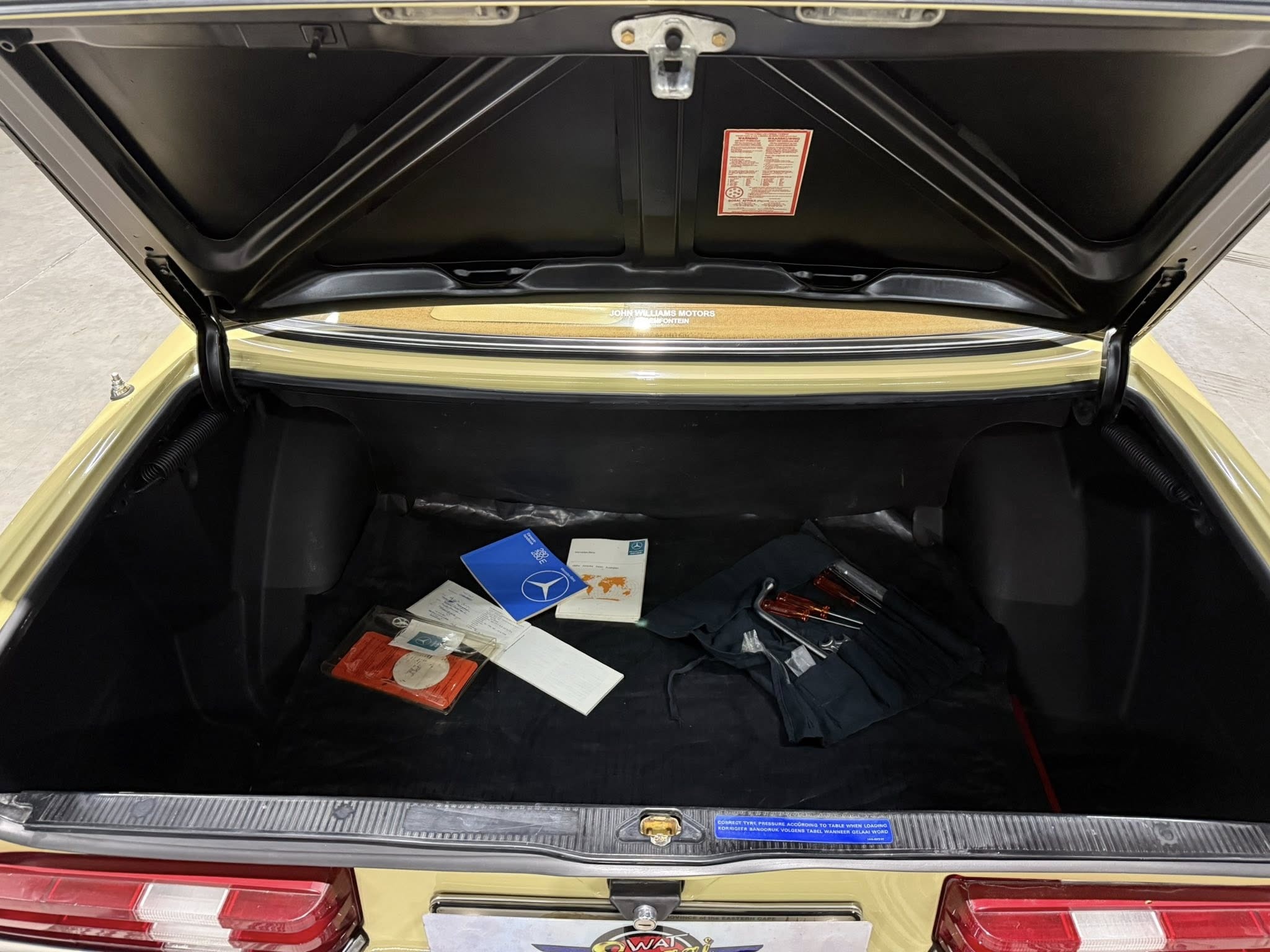 1980 Mercedes-Benz W123 280E