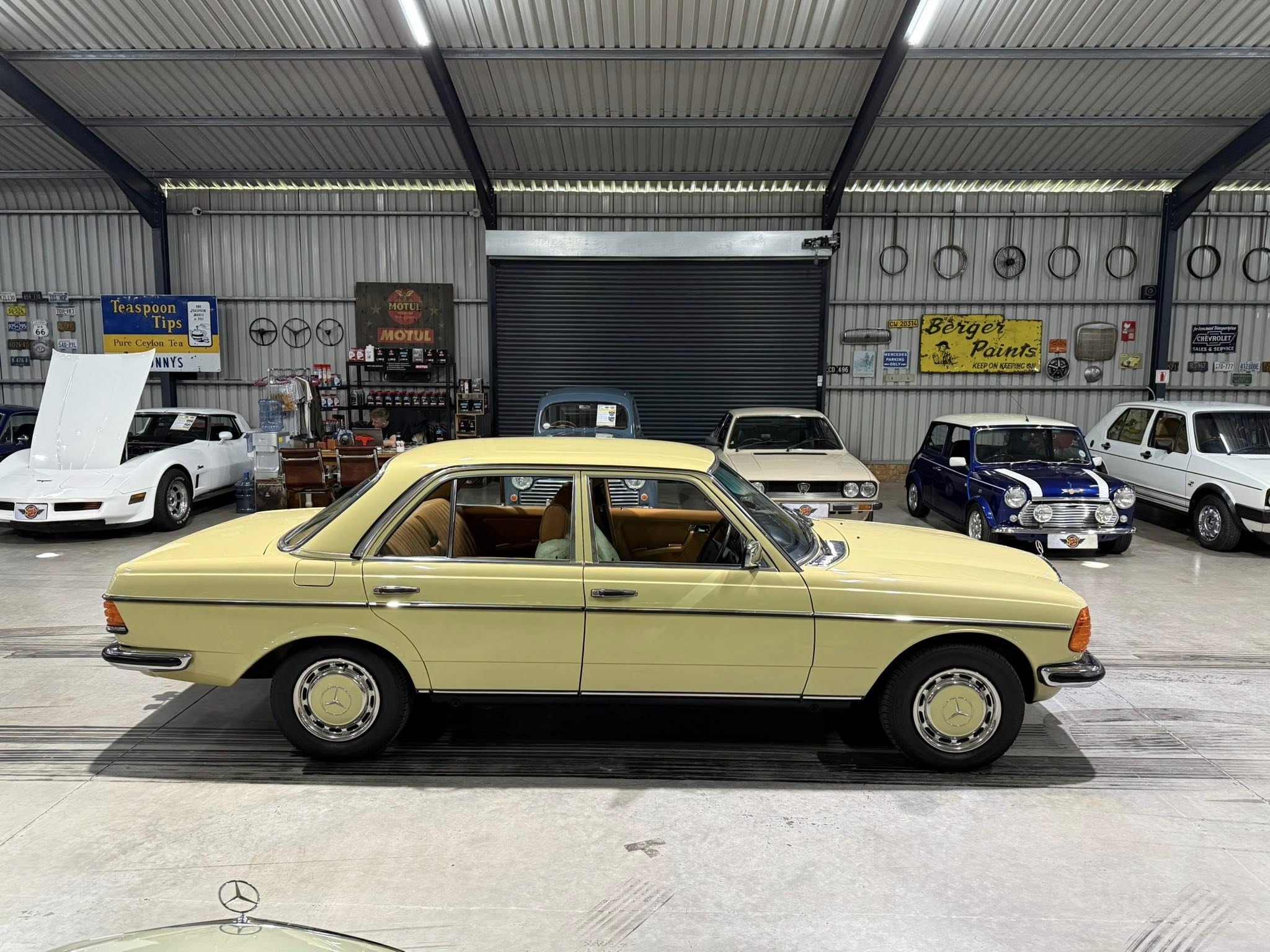 1980 Mercedes-Benz W123 280E