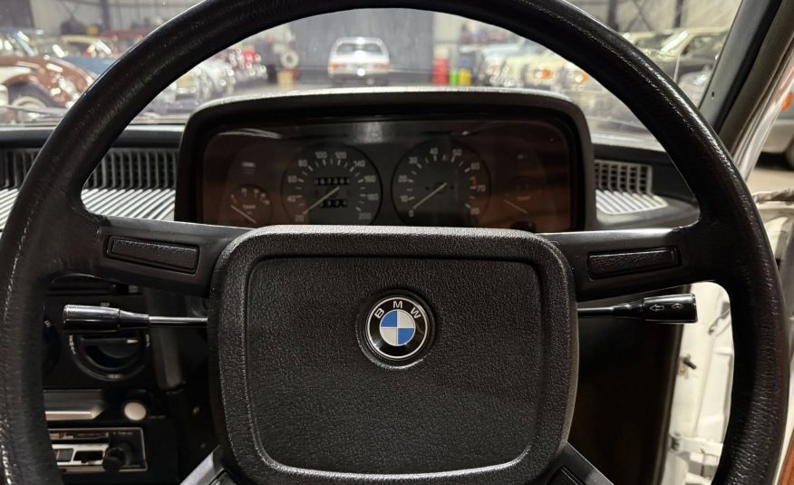 1976 BMW E12 520