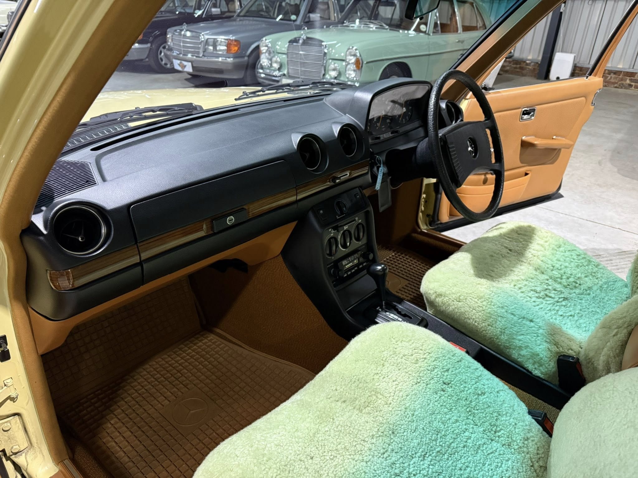 1980 Mercedes-Benz W123 280E