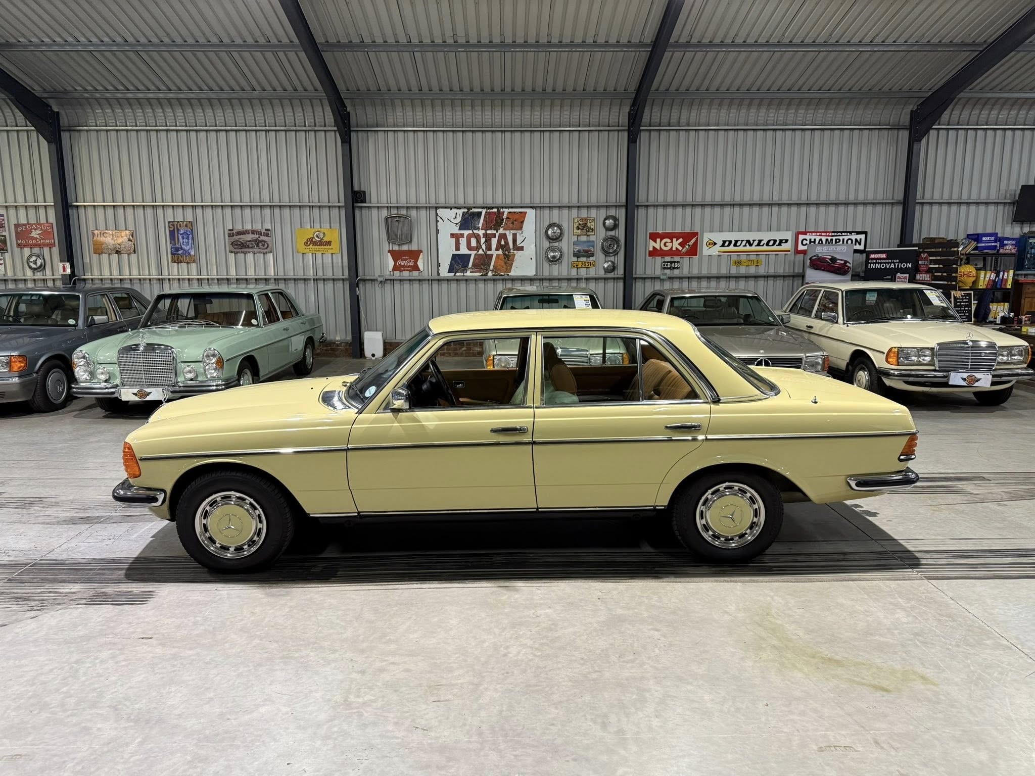 1980 Mercedes-Benz W123 280E