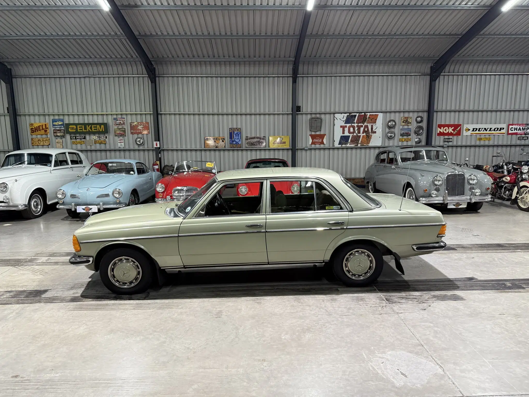 1979 Mercedes-Benz 230 (W123)
