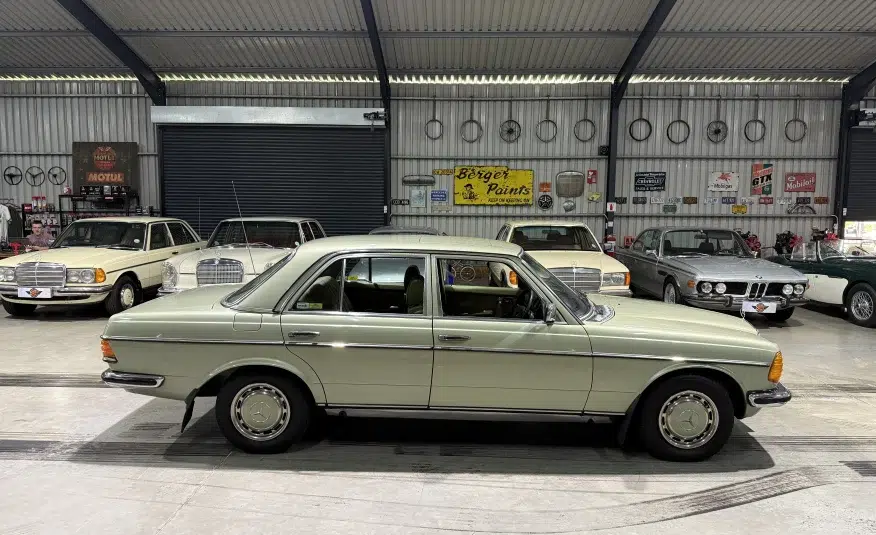 1979 Mercedes-Benz 230 (W123)