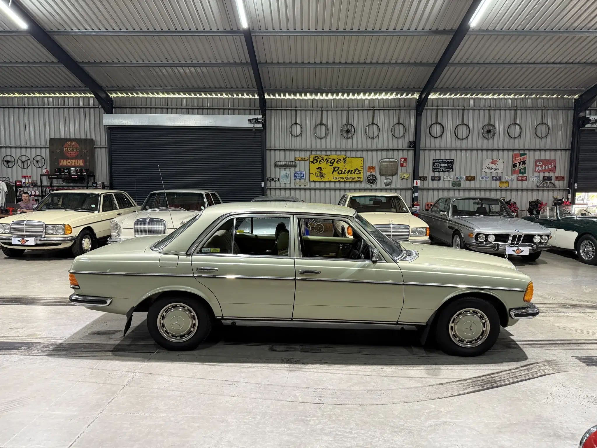 1979 Mercedes-Benz 230 (W123)