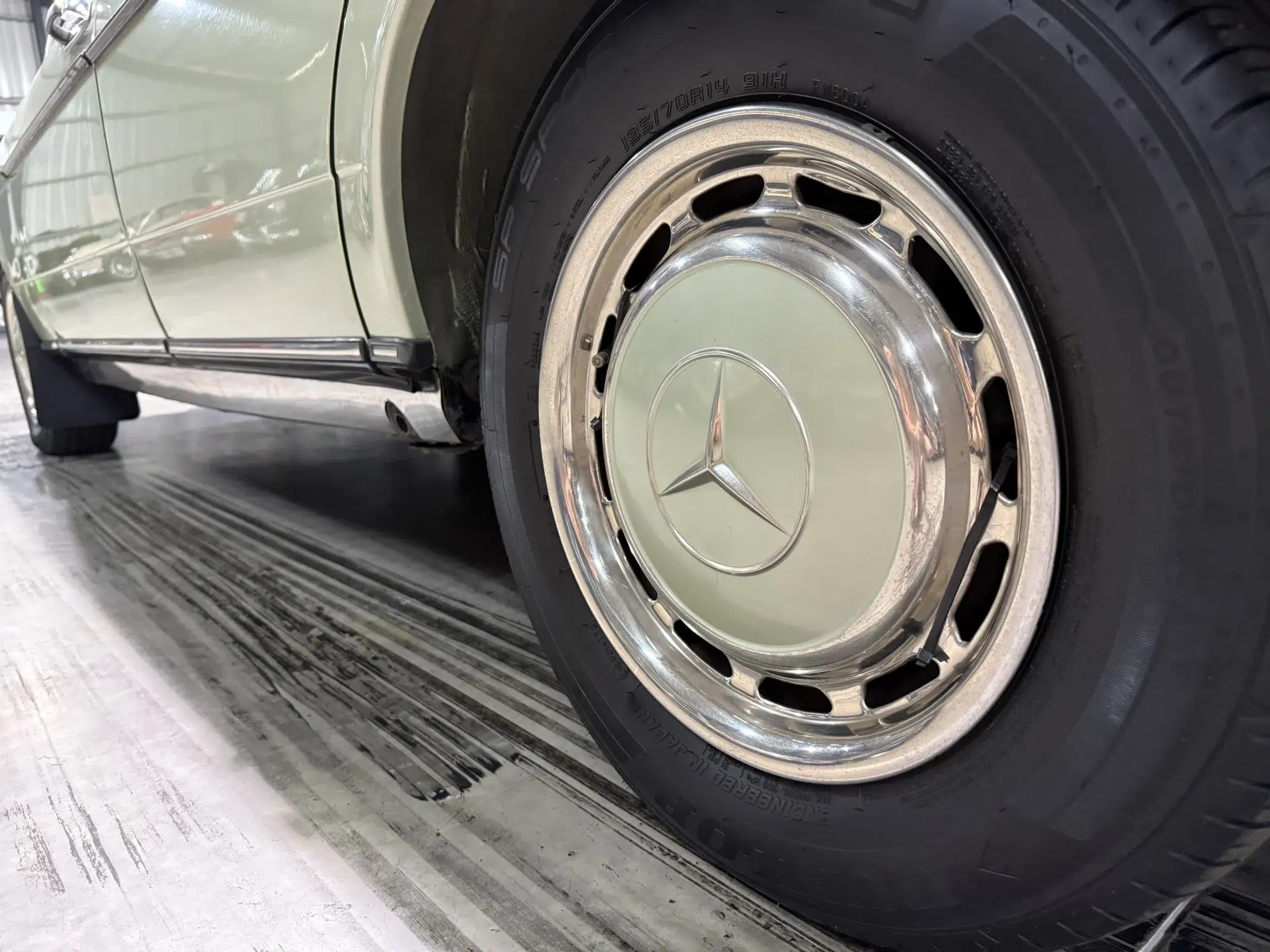 1979 Mercedes-Benz 230 (W123)