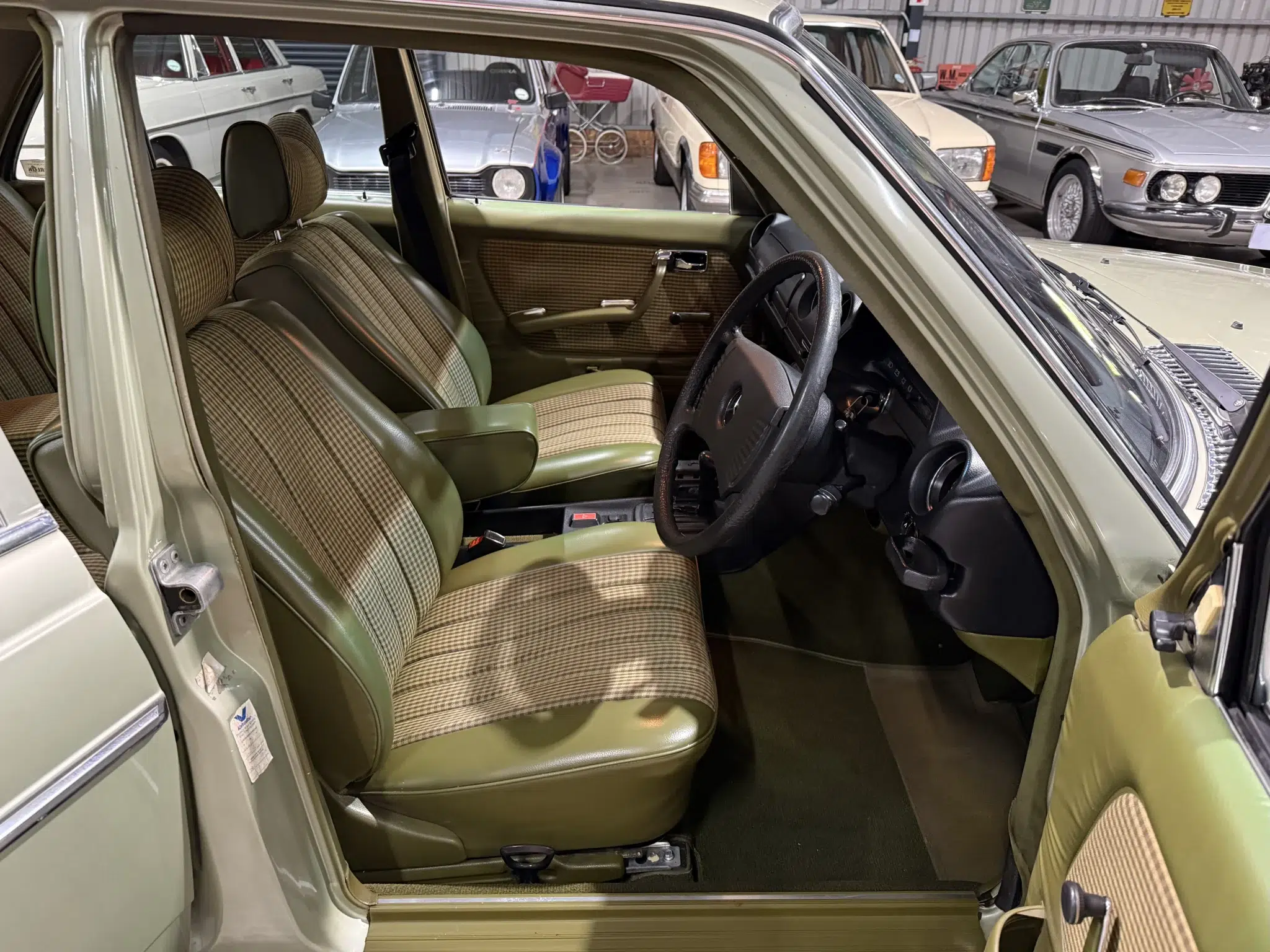 1979 Mercedes-Benz 230 (W123)