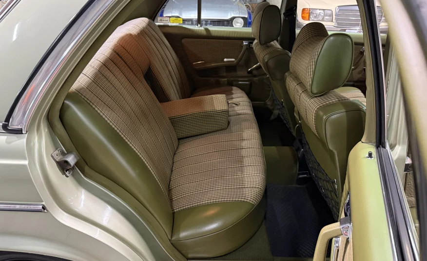 1979 Mercedes-Benz 230 (W123)