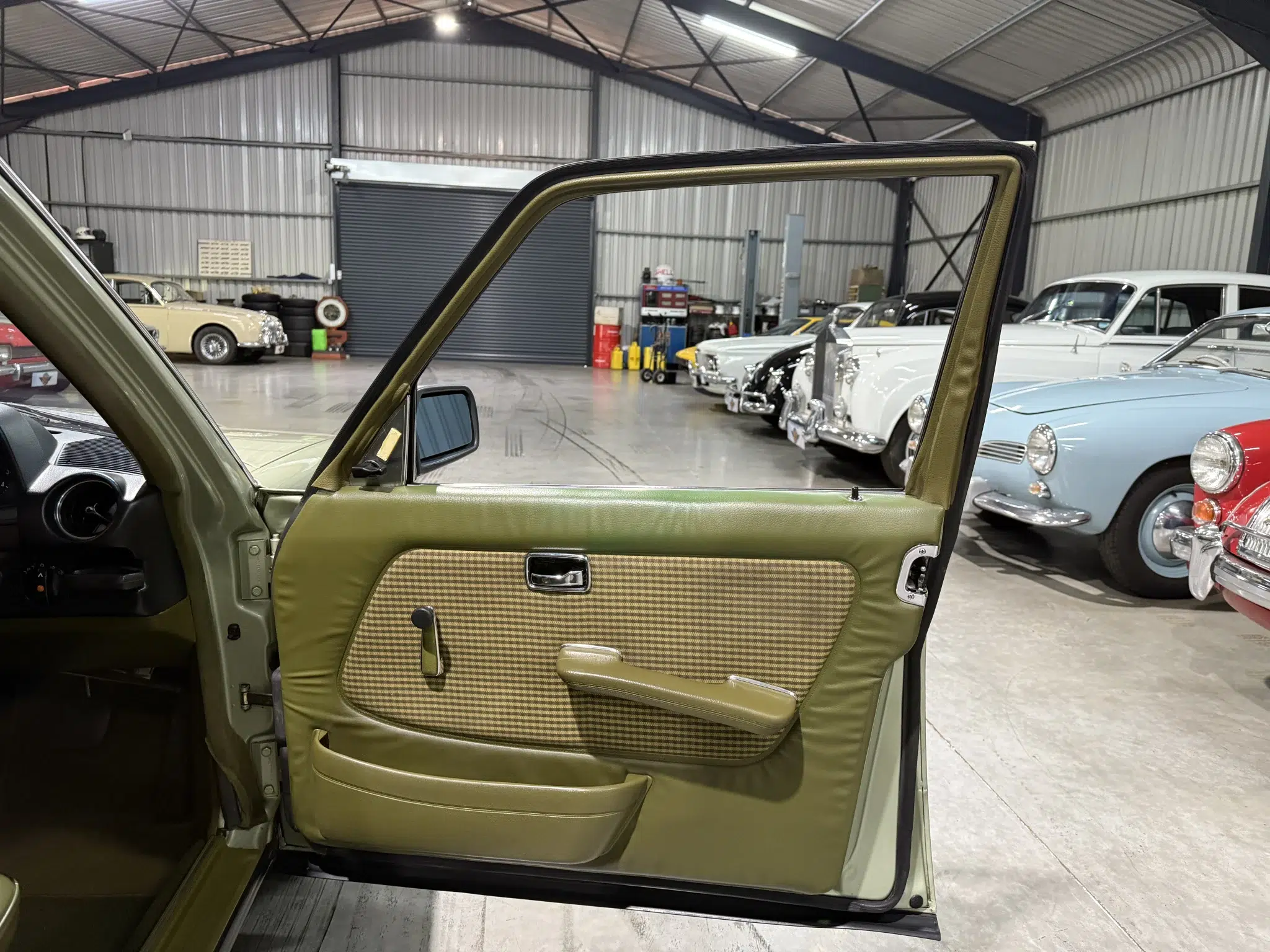 1979 Mercedes-Benz 230 (W123)