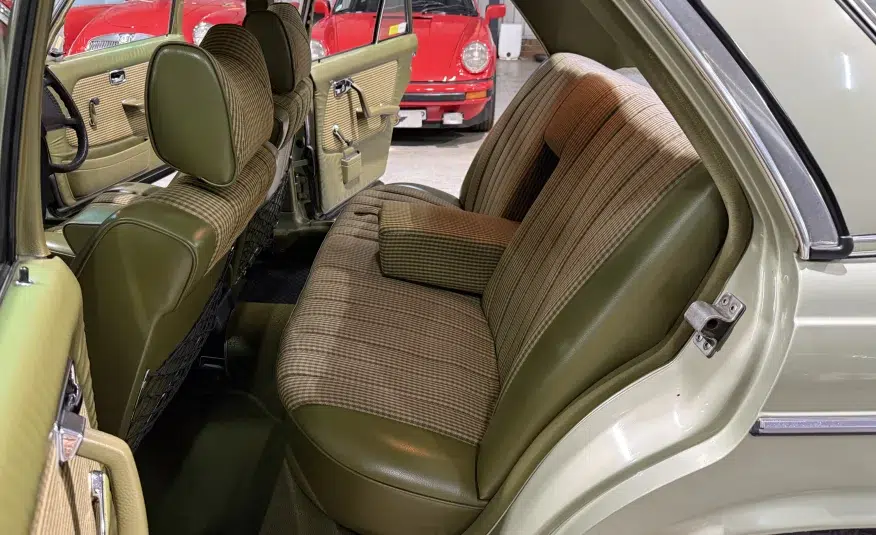 1979 Mercedes-Benz 230 (W123)