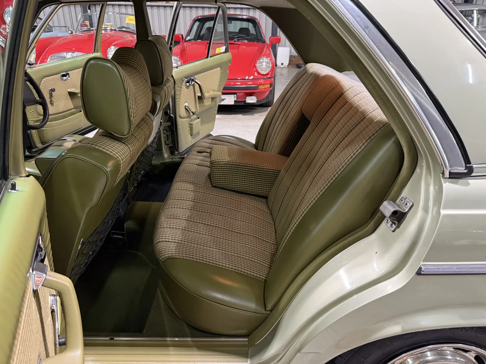 1979 Mercedes-Benz 230 (W123)