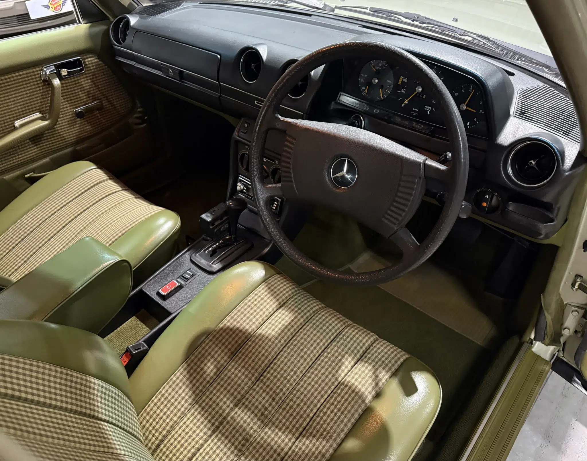 1979 Mercedes-Benz 230 (W123)