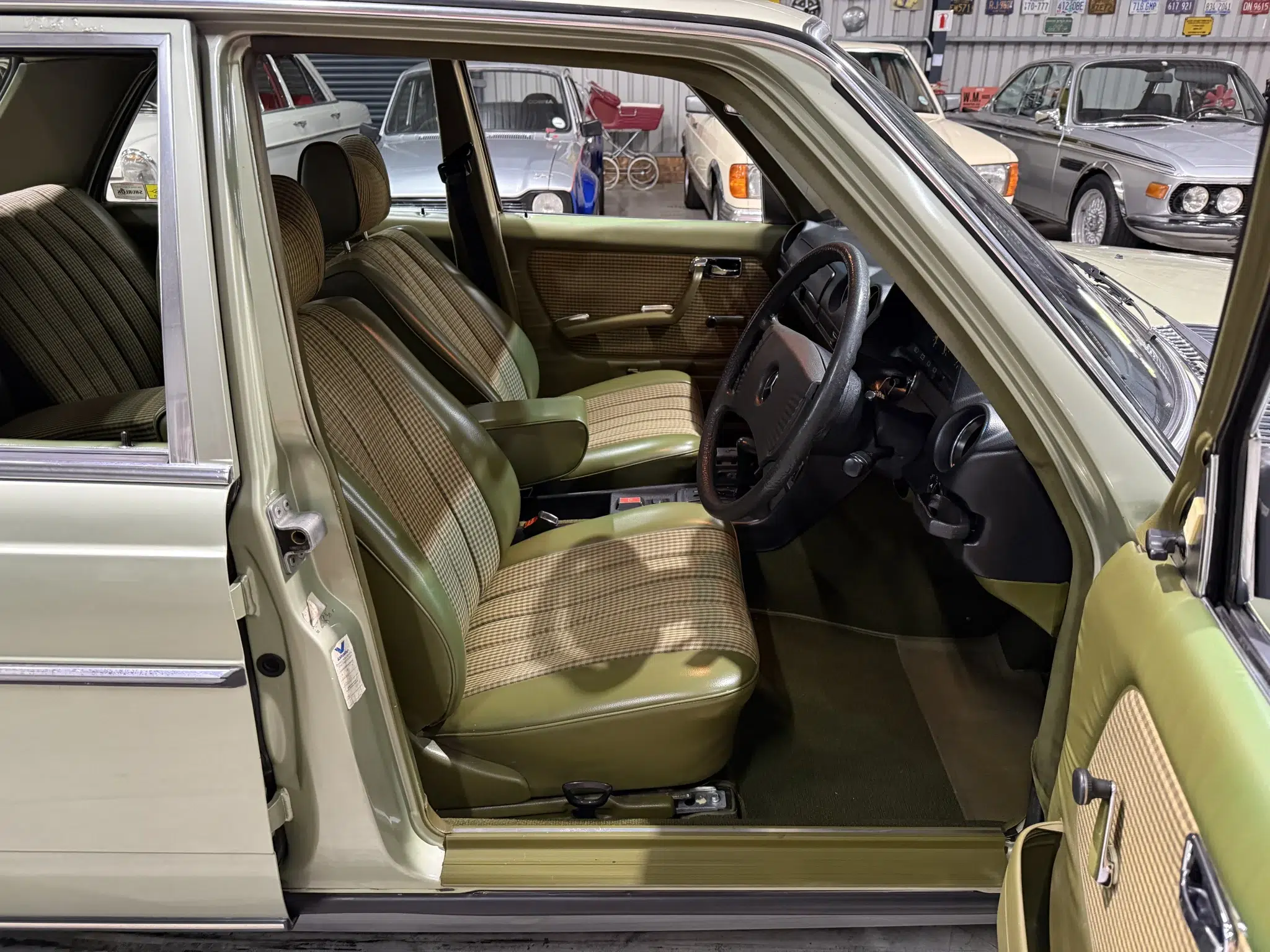 1979 Mercedes-Benz 230 (W123)