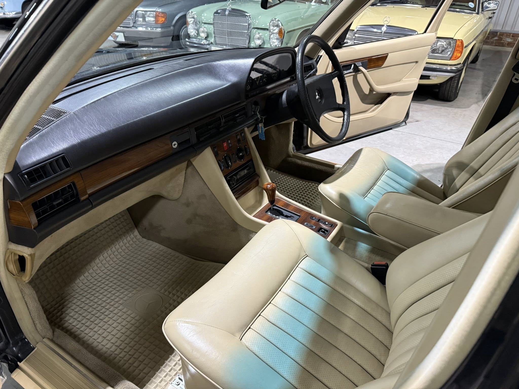 1985 Mercedes-Benz W126 380SE