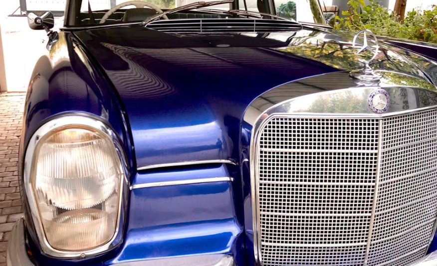 1967 Mercedes-Benz 230S Fintail
