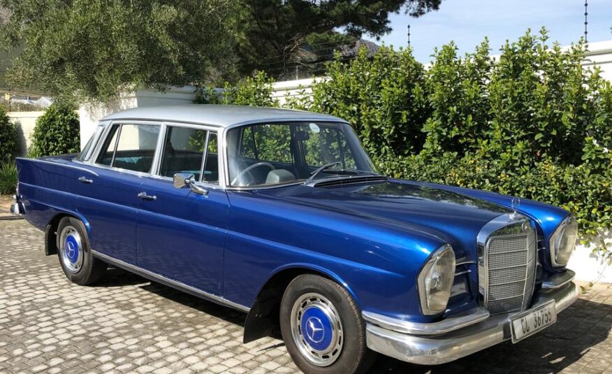 1967 Mercedes-Benz 230S Fintail