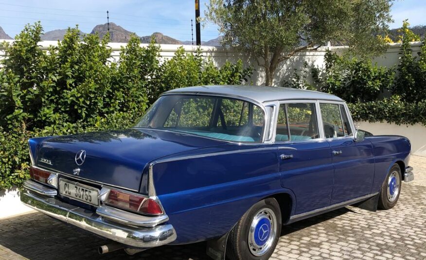 1967 Mercedes-Benz 230S Fintail