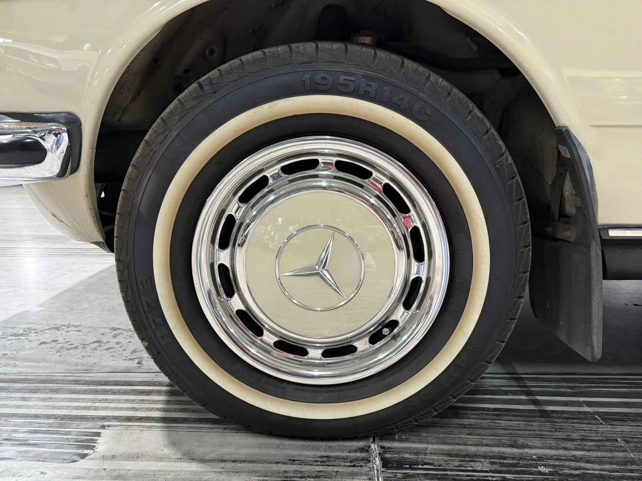 1981 Mercedes-Benz W123 300D Automatic