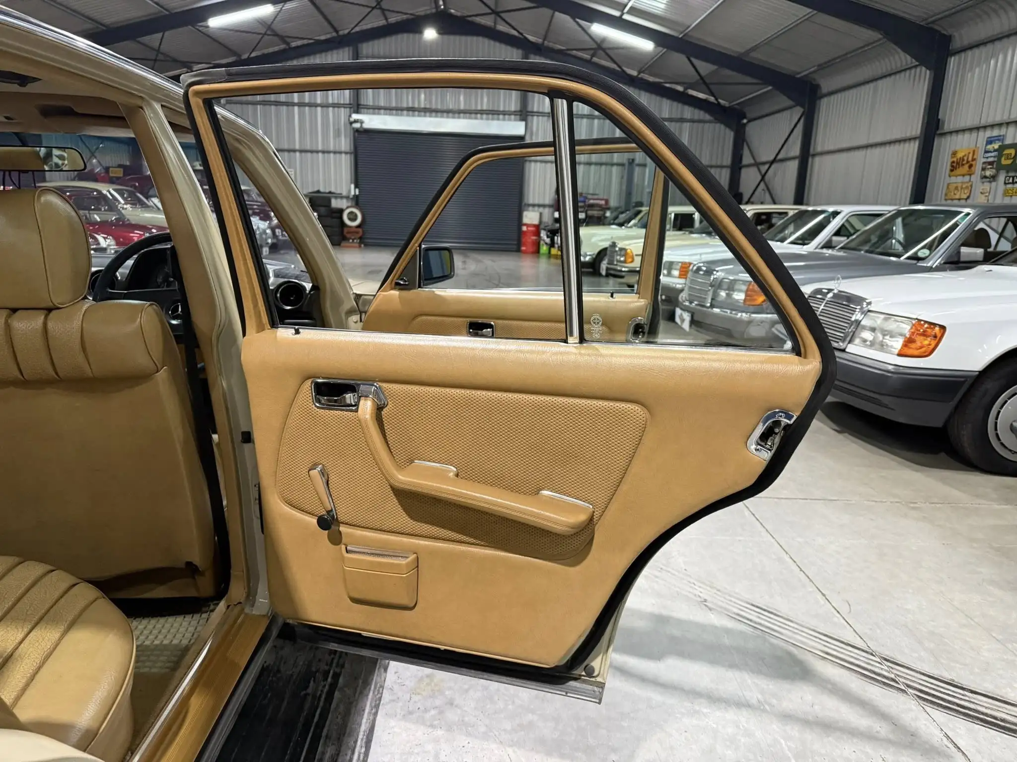 1981 Mercedes-Benz W123 300D Automatic