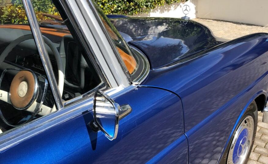 1967 Mercedes-Benz 230S Fintail