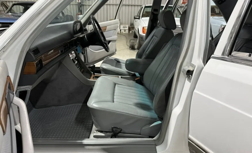 1989 Mercedes-Benz W126 300SE Automatic