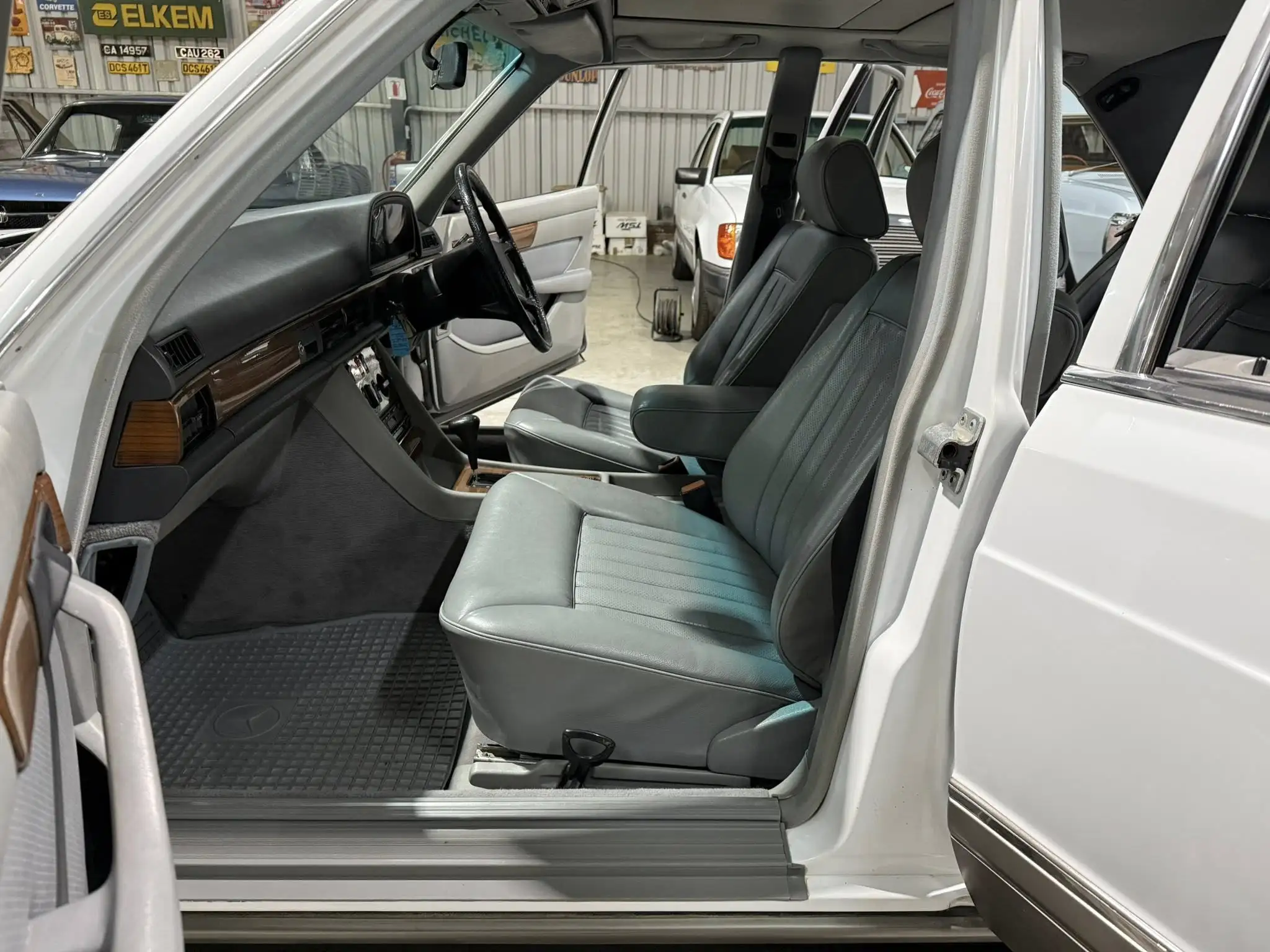 1989 Mercedes-Benz W126 300SE Automatic