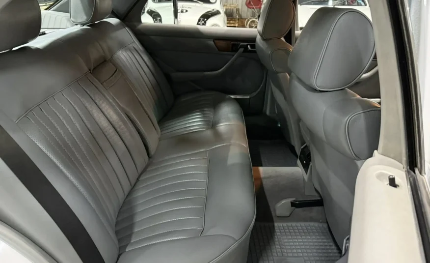 1989 Mercedes-Benz W126 300SE Automatic