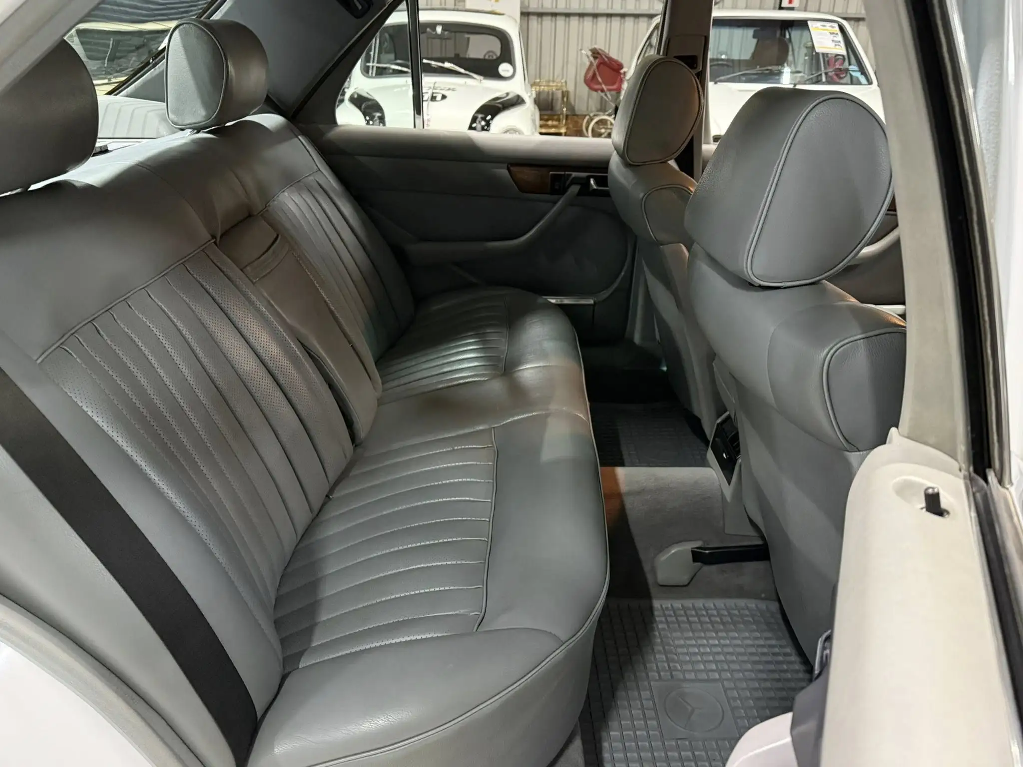 1989 Mercedes-Benz W126 300SE Automatic