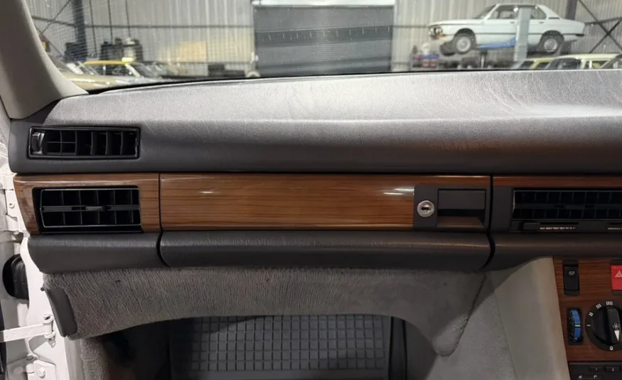 1989 Mercedes-Benz W126 300SE Automatic