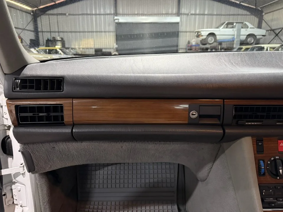1989 Mercedes-Benz W126 300SE Automatic