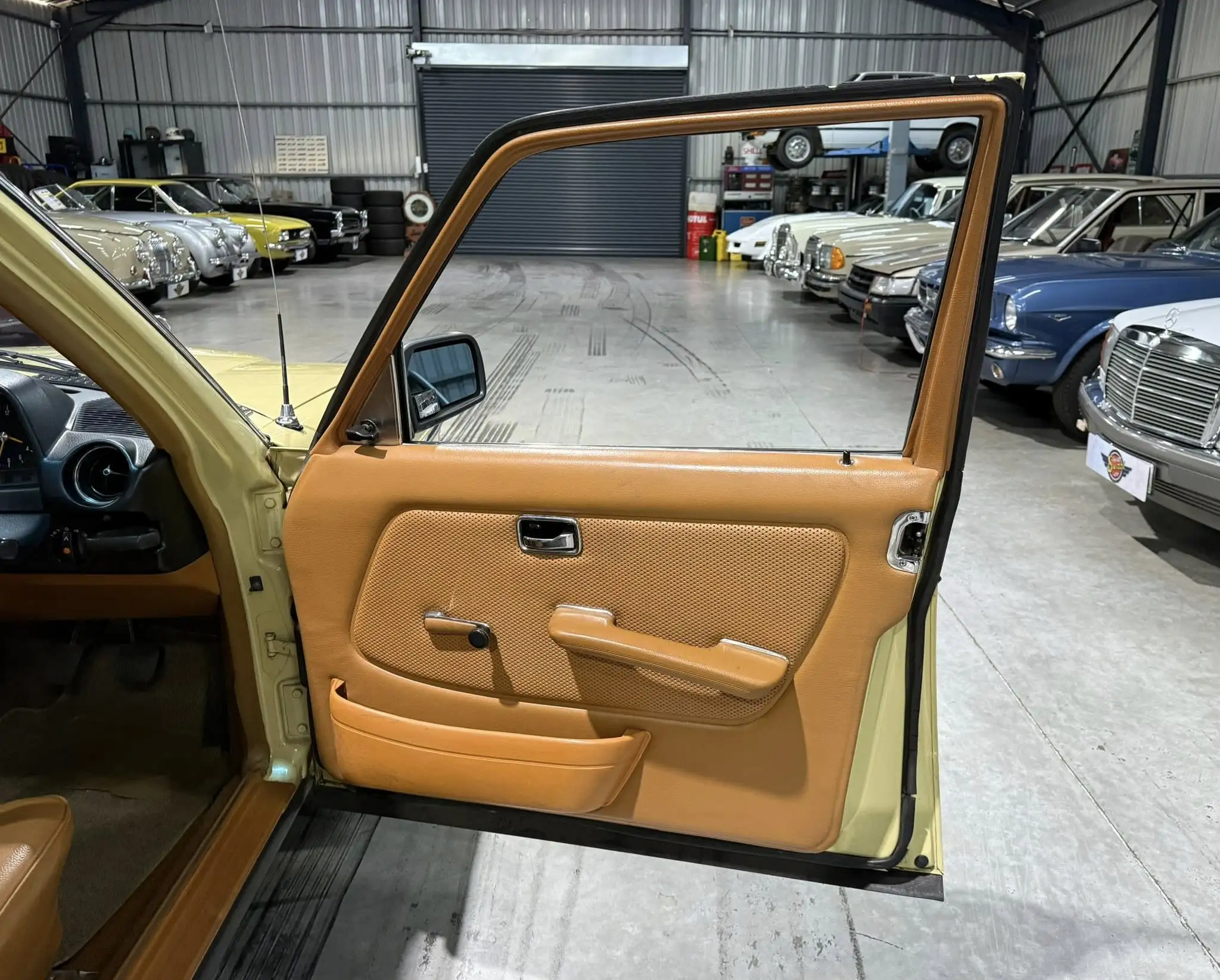 1979 Mercedes-Benz W123 250
