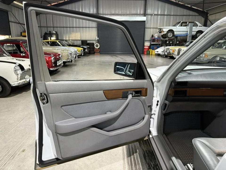1989 Mercedes-Benz W126 300SE Automatic